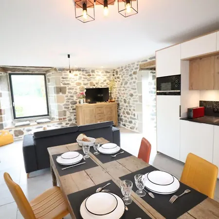 Holiday home Renove Avec Charme, Confort Moderne, Au Pied Du Puy Mary, Ideal Pour Randonnees Et Detente. - Fr-1-742-352