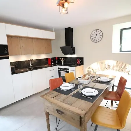 Holiday home Renove Avec Charme, Confort Moderne, Au Pied Du Puy Mary, Ideal Pour Randonnees Et Detente. - Fr-1-742-352